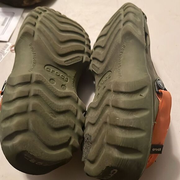 Crocs Green and Orange Clogs Size 9 - Picture 6 of 6